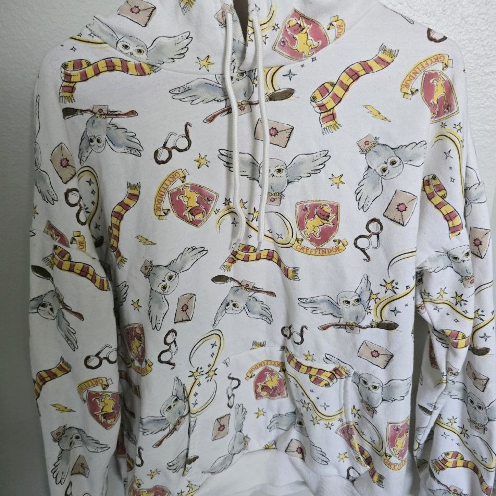 Warner Bros. White and Red Patterned Sweater